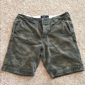 Abercrombie & Fitch camo shorts - size 31